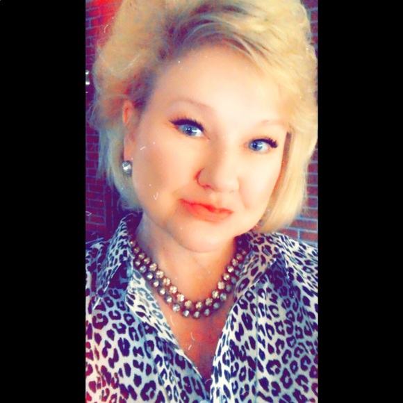 Meet your Posher, Lisa - Picture 1 of 1